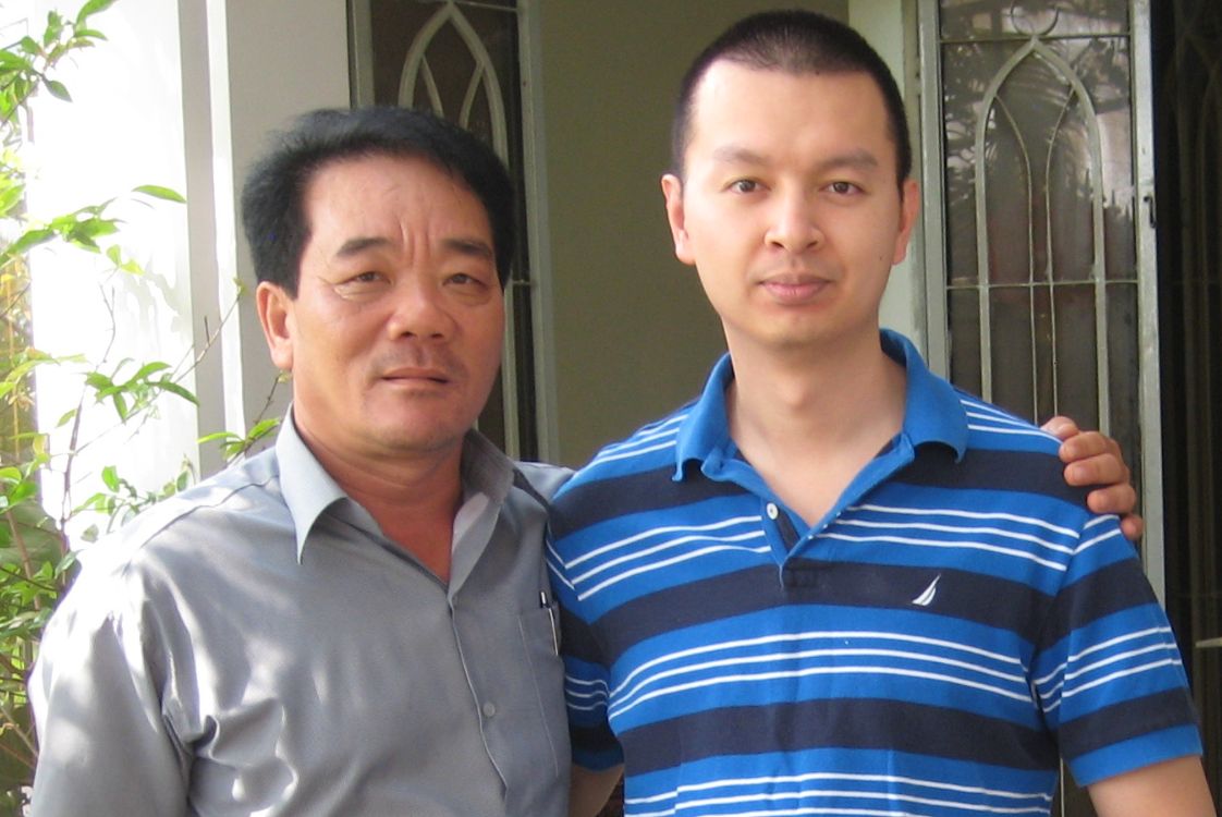 L'herboriste Phan Ngọc Chương et son gendre Nguyễn Tr&iacute; Đăng